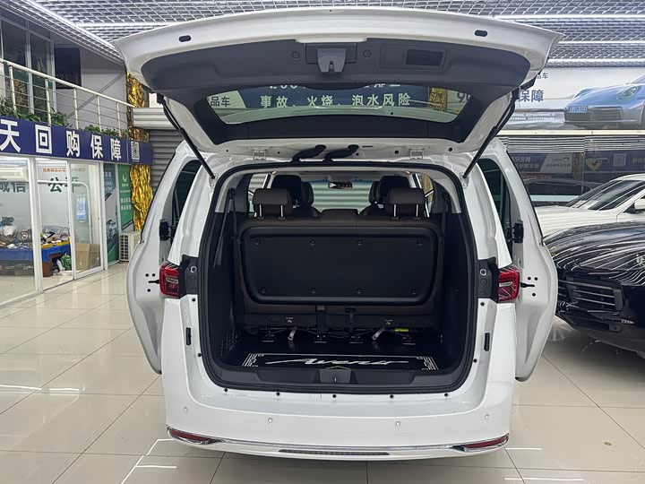 Фото 16 - Buick GL8 ES