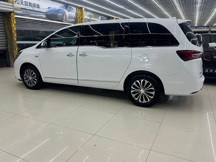 Фото 9 - Buick GL8 ES