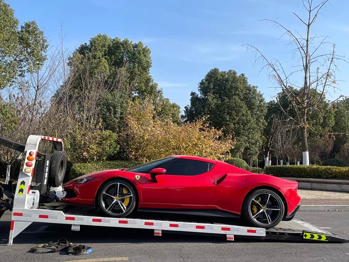 Фото 2 - Ferrari 296