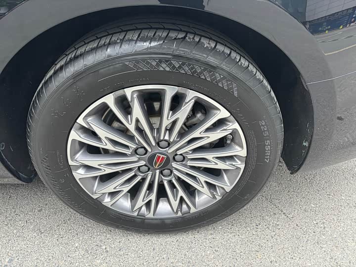 Фото 14 - Hongqi H5