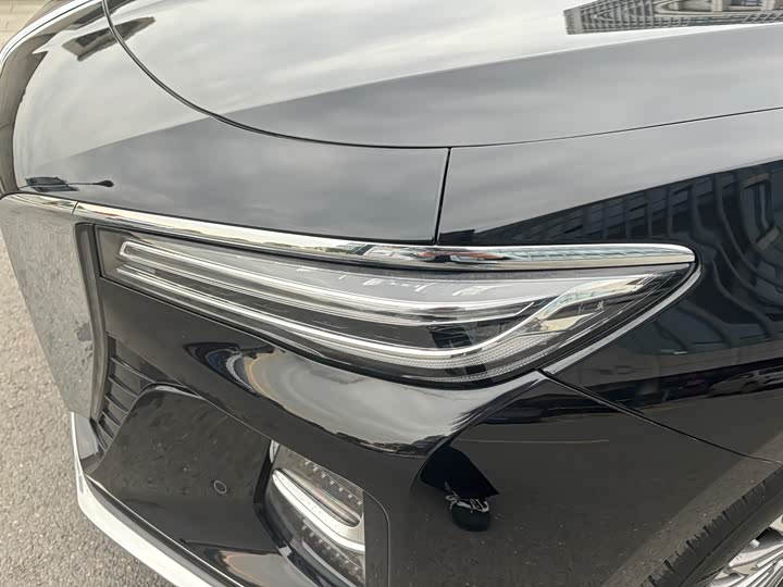 Фото 15 - Hongqi H5