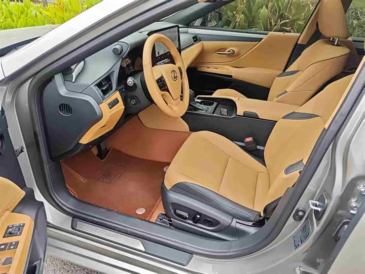 Фото 2 - Lexus ES