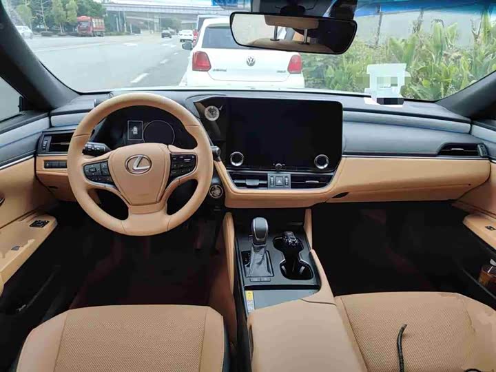 Фото 3 - Lexus ES