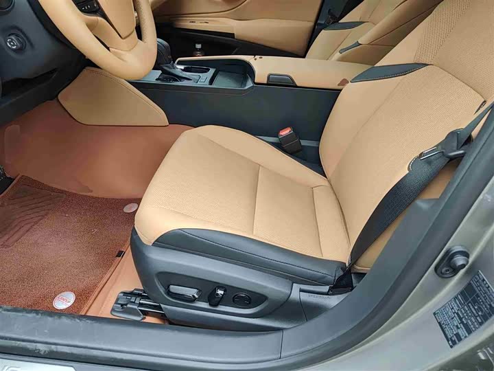 Фото 4 - Lexus ES