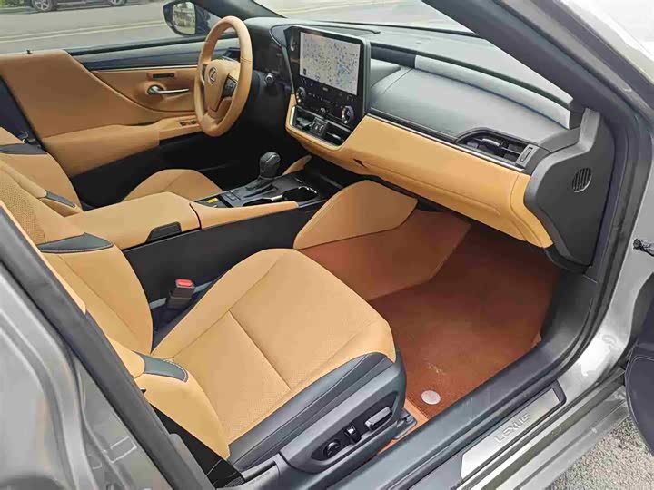 Фото 5 - Lexus ES