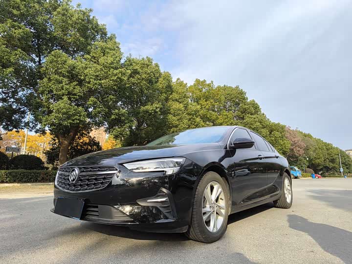 Фото 1 - Volkswagen Tiguan L Pro