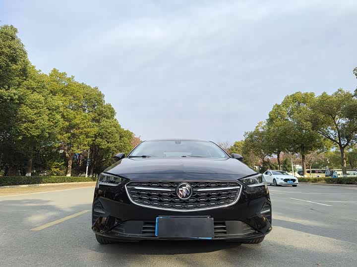 Фото 2 - Volkswagen Tiguan L Pro