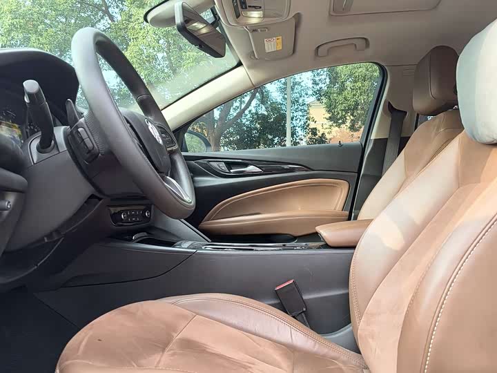 Фото 4 - Volkswagen Tiguan L Pro