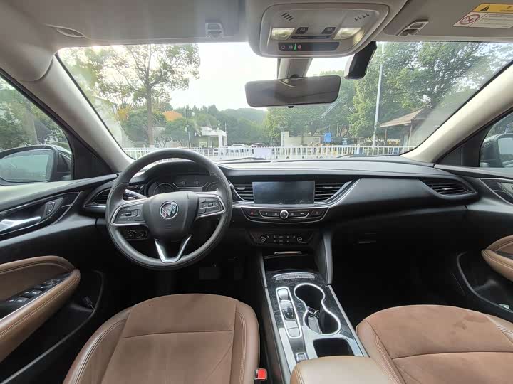 Фото 6 - Volkswagen Tiguan L Pro