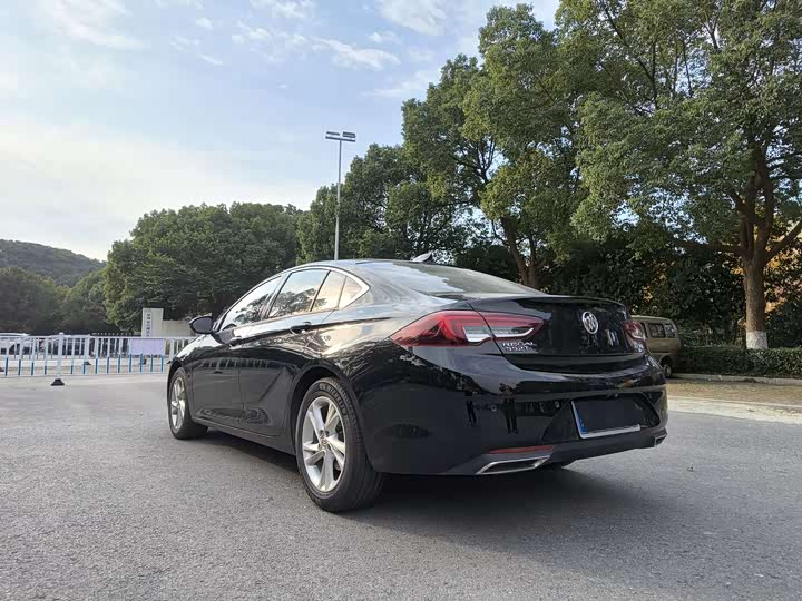 Фото 7 - Volkswagen Tiguan L Pro