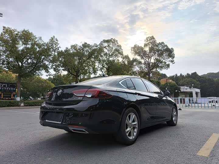 Фото 9 - Volkswagen Tiguan L Pro