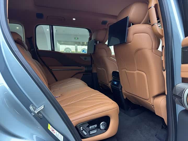 Фото 11 - BYD Yangwang U8