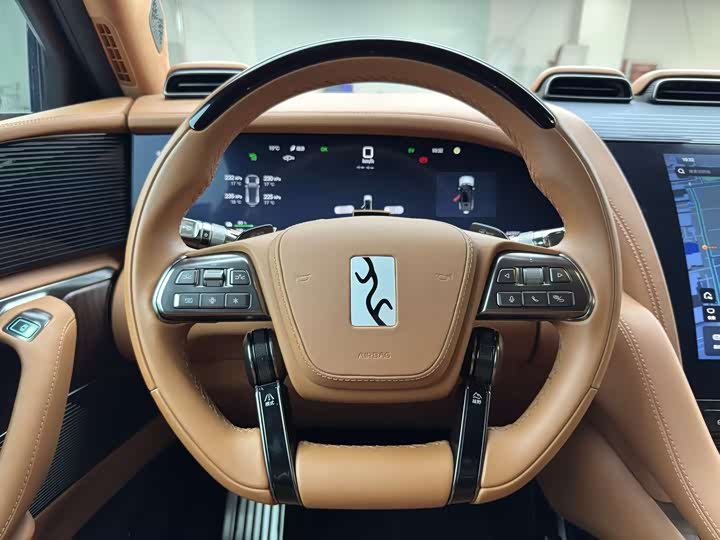 Фото 12 - BYD Yangwang U8