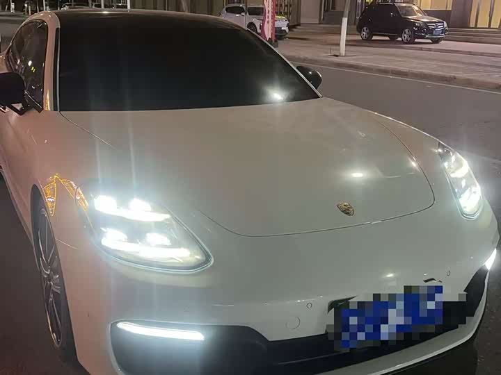 Фото 3 - Porsche Panamera