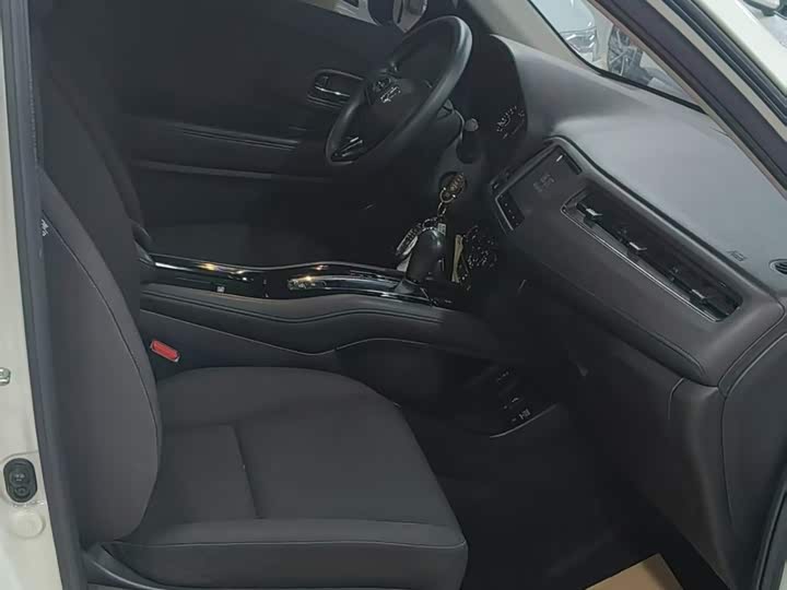 Фото 8 - Honda Vezel