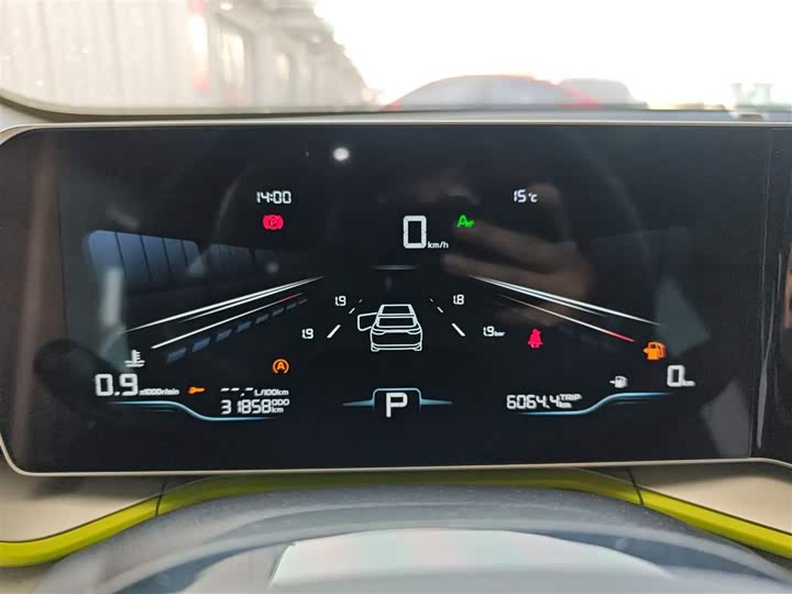 Фото 12 - Geely Coolray