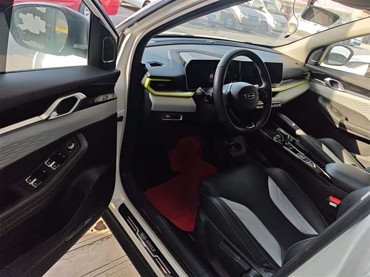 Фото 16 - Geely Coolray