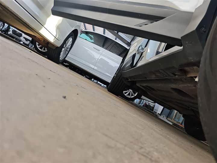 Фото 21 - Geely Coolray