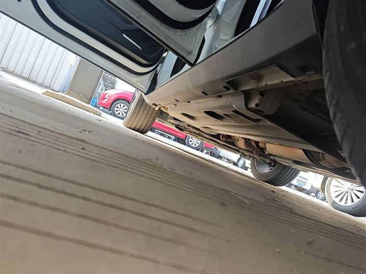 Фото 22 - Geely Coolray