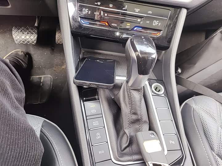 Фото 14 - Volkswagen Sagitar L