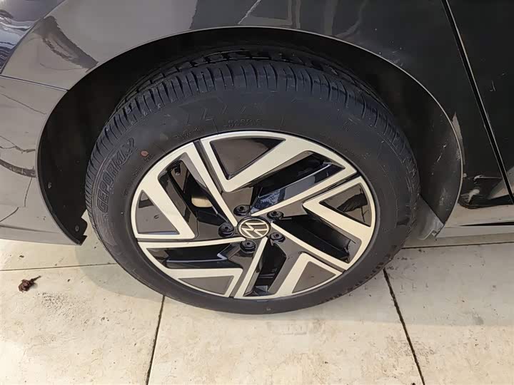 Фото 26 - Volkswagen Sagitar L