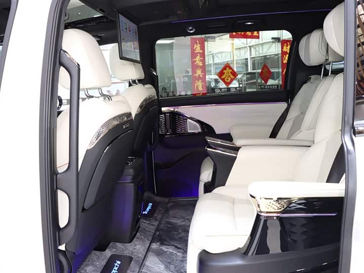 Фото 12 - GAC Trumpchi M8