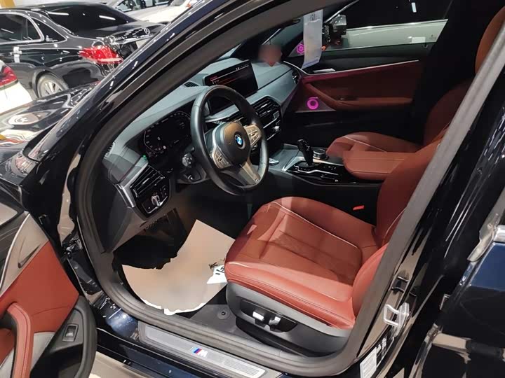 Фото 15 - BMW 5 Series