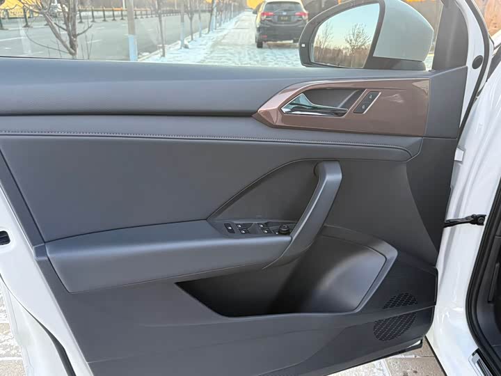 Фото 11 - Volkswagen Tharu