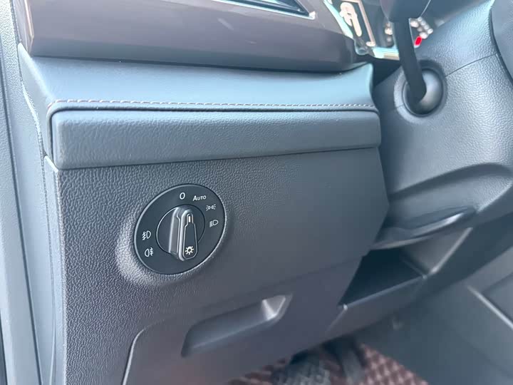 Фото 14 - Volkswagen Tharu