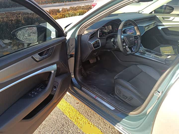 Фото 13 - Audi A6