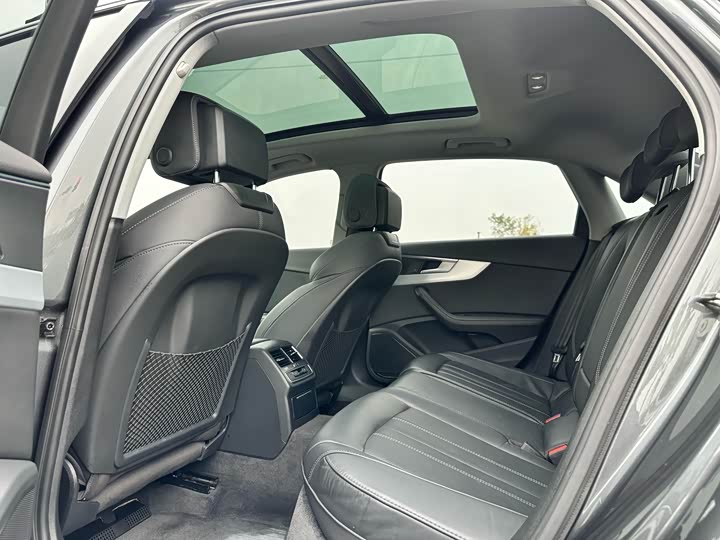 Фото 10 - Audi A4L