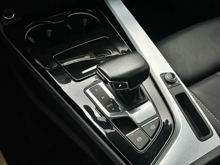 Фото 17 - Audi A4L