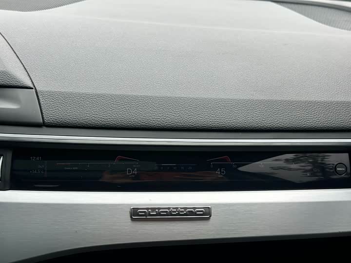 Фото 18 - Audi A4L