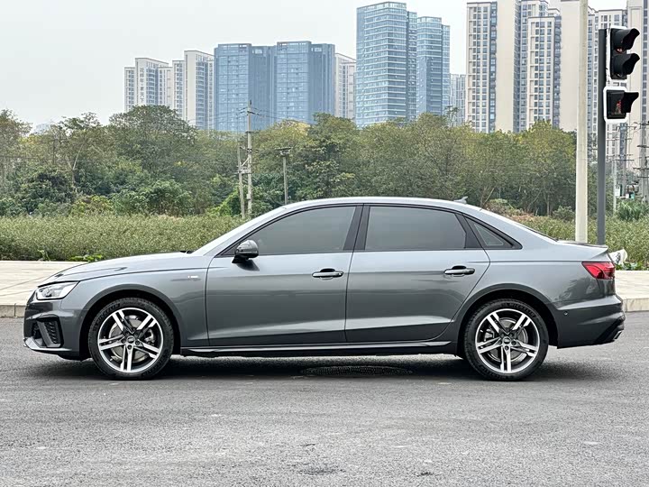 Фото 7 - Audi A4L