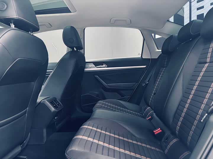 Фото 10 - Volkswagen Lavida