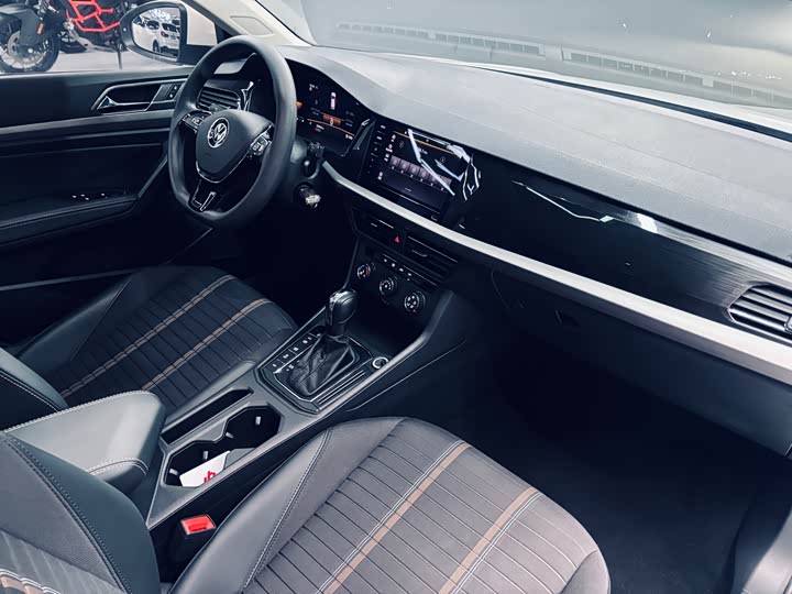 Фото 15 - Volkswagen Lavida