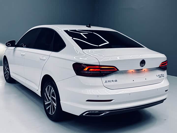 Фото 3 - Volkswagen Lavida