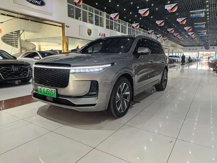 Фото 1 - LiXiang One