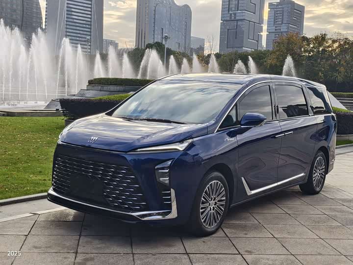 Фото 1 - Buick GL8 Hybrid