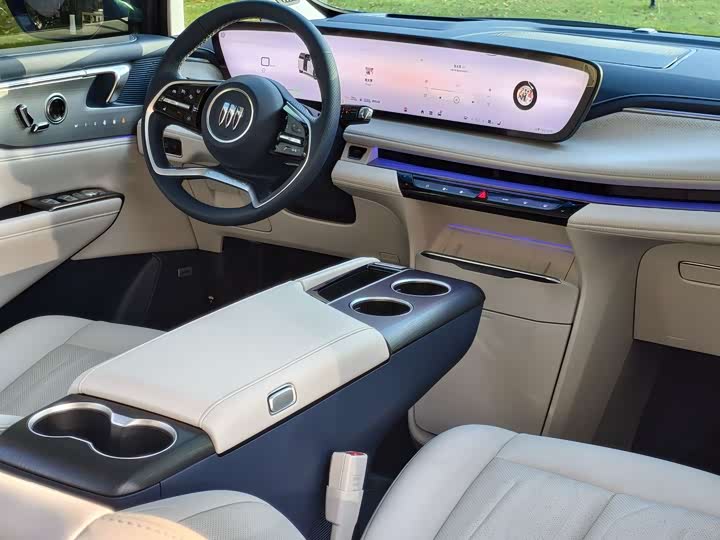 Фото 10 - Buick GL8 Hybrid