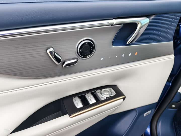 Фото 13 - Buick GL8 Hybrid