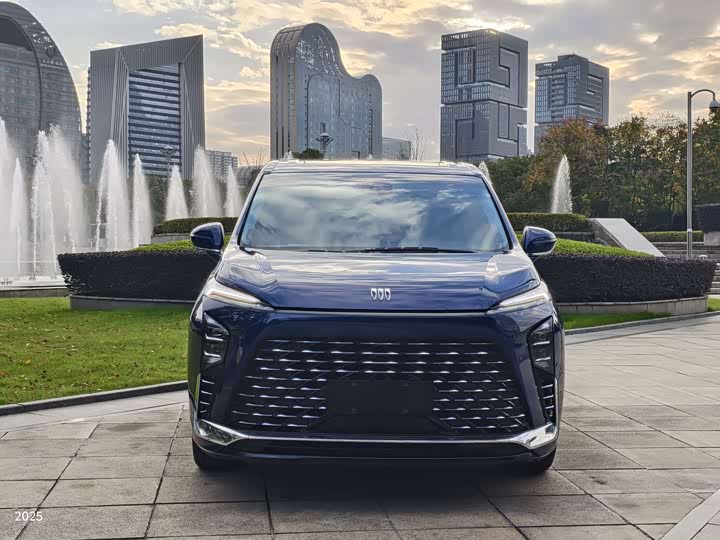 Фото 2 - Buick GL8 Hybrid