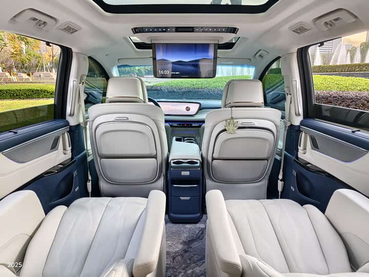 Фото 7 - Buick GL8 Hybrid