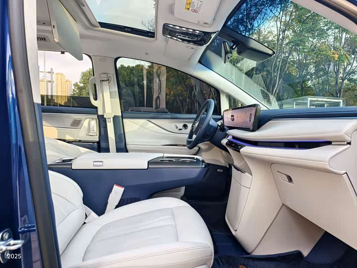 Фото 9 - Buick GL8 Hybrid