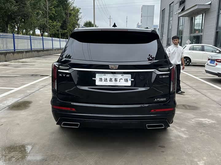 Фото 8 - Cadillac XT6