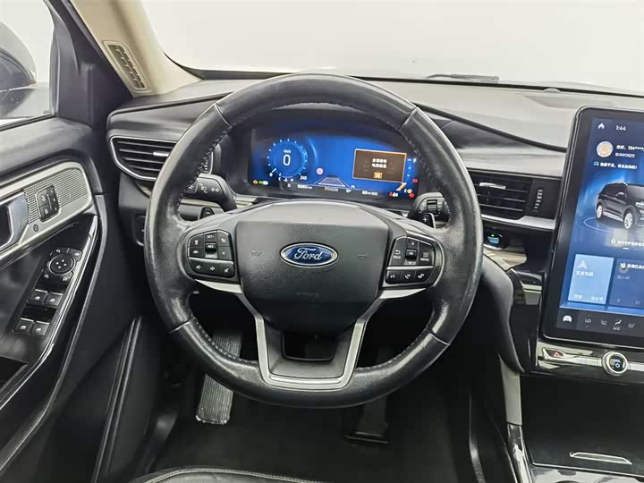 Фото 11 - Ford Explorer