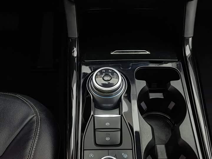 Фото 13 - Ford Explorer