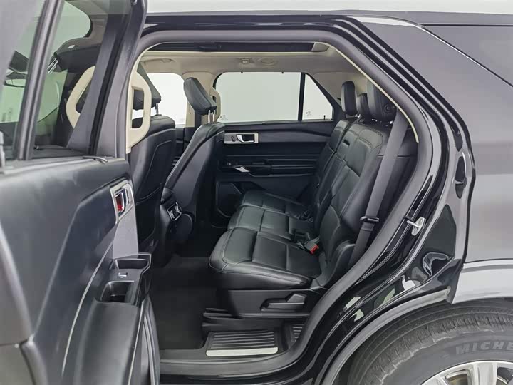 Фото 15 - Ford Explorer