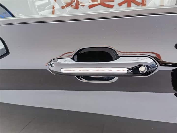 Фото 18 - Ford Explorer