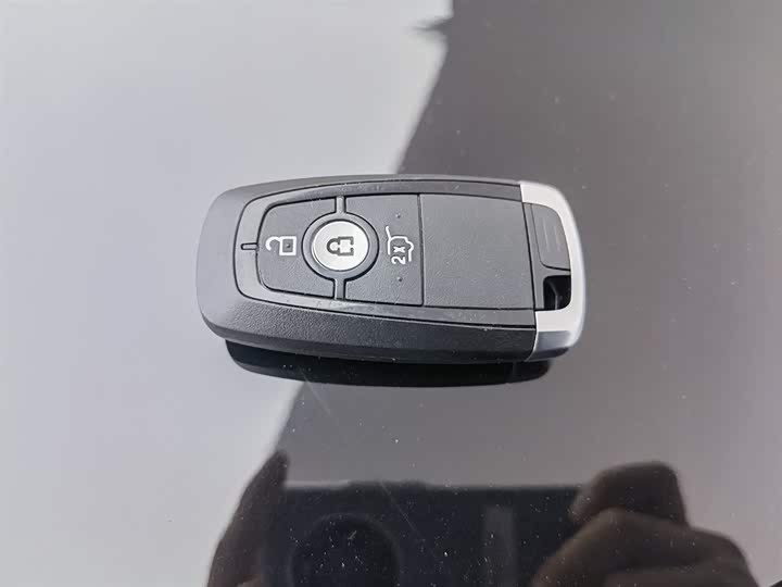 Фото 19 - Ford Explorer